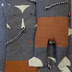Couverture Le loup et les moutons broderie offerte